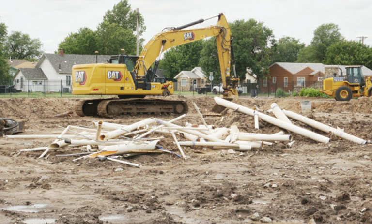 City discusses water park design agreement
