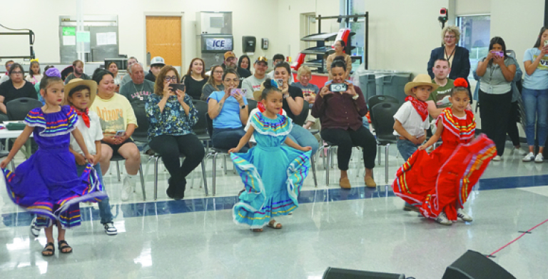 District revisits dual language program at Prairie View