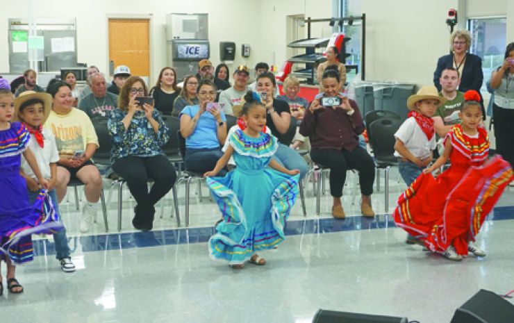 District revisits dual language program at Prairie View