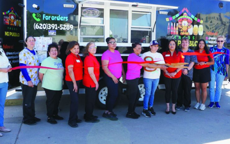 Tacos Mi Pueblo cuts ribbon on Liberal’s newest food truck