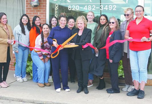 McVey cuts ribbon on El-Kan Hair Shop
