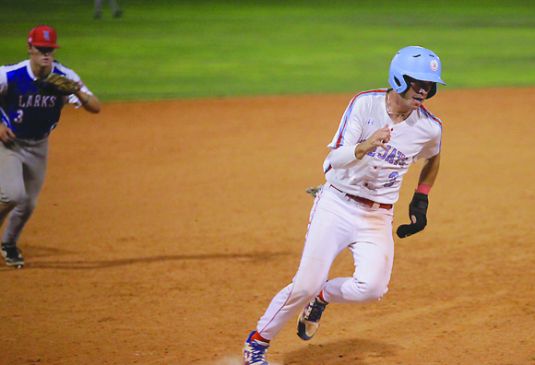 Bee Jays tied for first after sweep