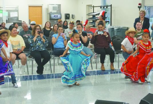 District revisits dual language program at Prairie View