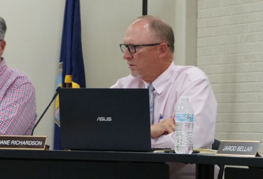 School board makes quick work of Monday meeting