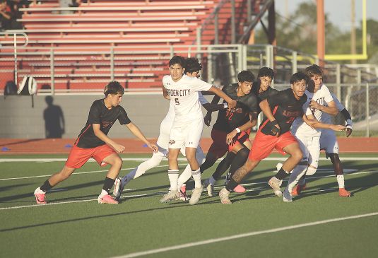 Redskin soccer drops defensive battle to Garden City, 1-0